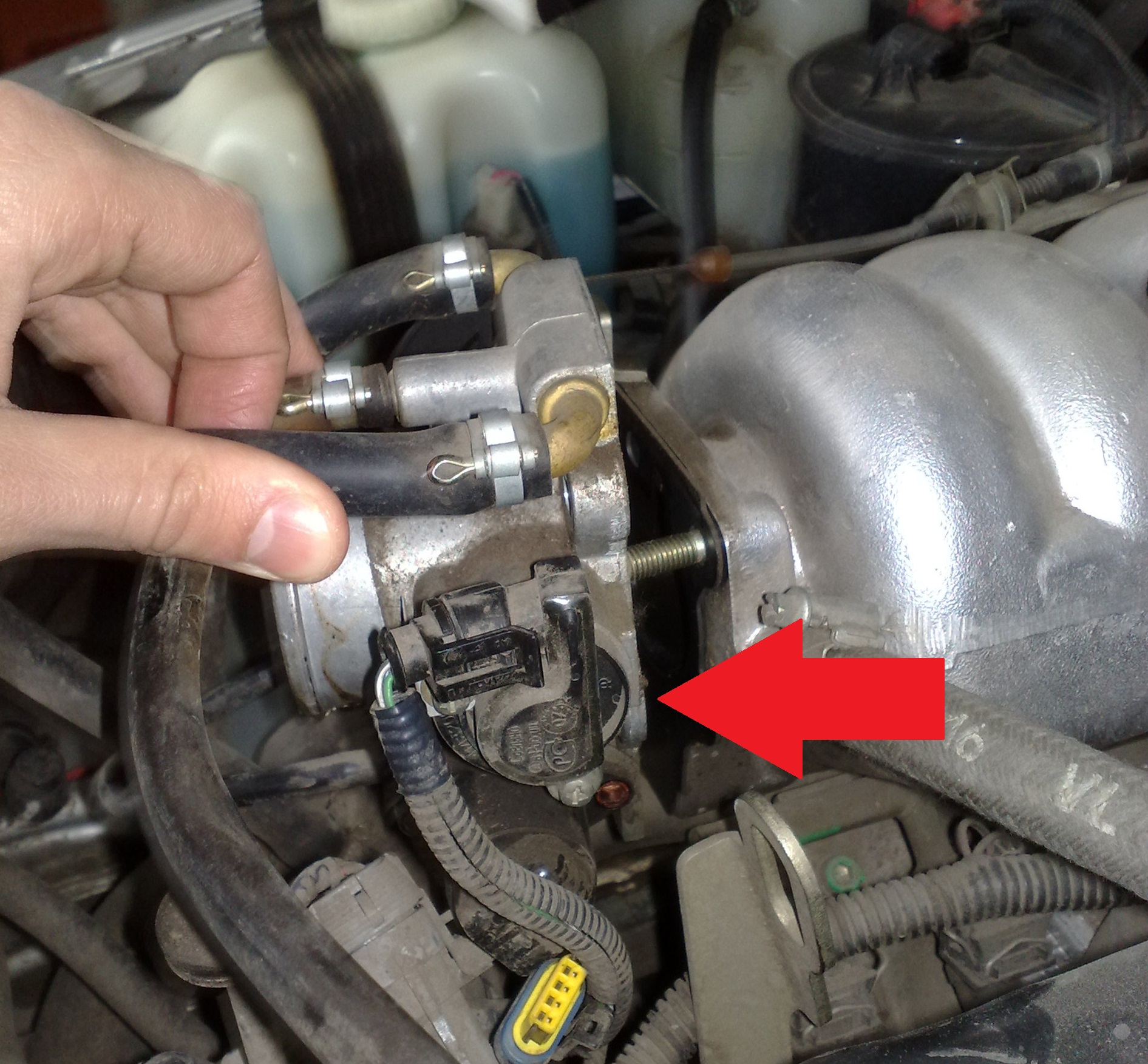 Где находится датчик холостого хода на Шевроле Нива