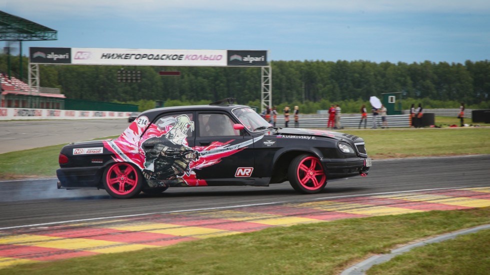 Тюнинг Волги ГАЗ-31105 под дрифт