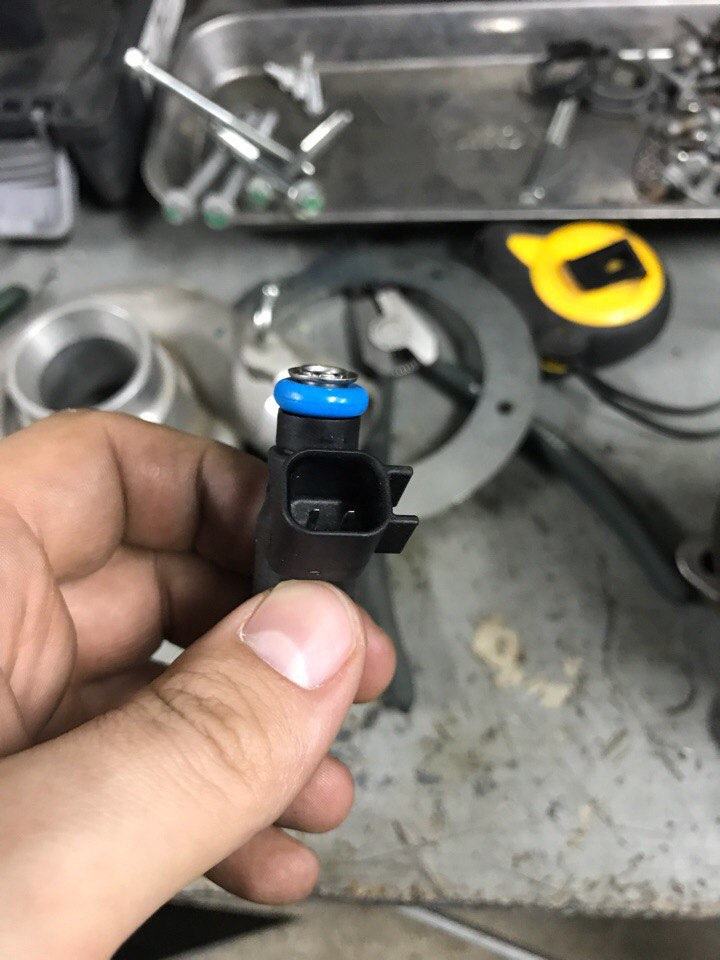 Разъем форсунки EV6 на Весте