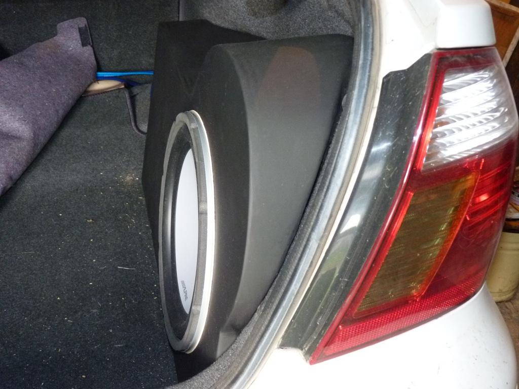 Скрытый сабвуфер своими руками