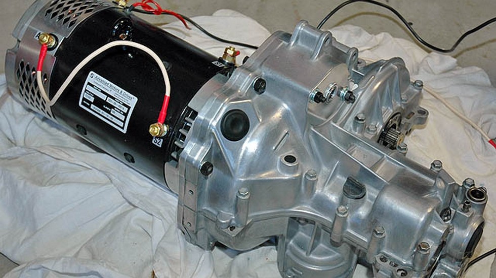 Соединение электродвигателя с трансмиссией автомобиля