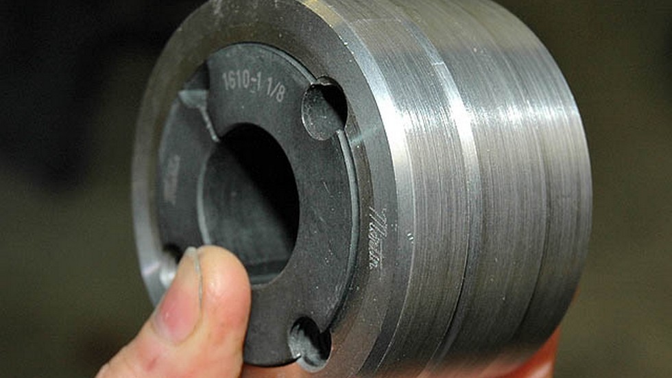 Переходная втулку, соединяющая валы электромотора и КПП