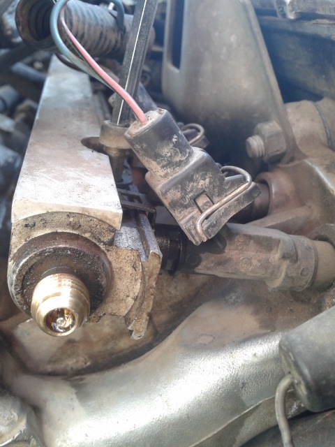 Стравливаем давление с топливной рампы ВАЗ 2114