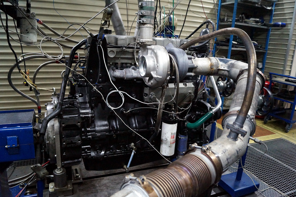 Двигатель Cummins 6-цилиндровый