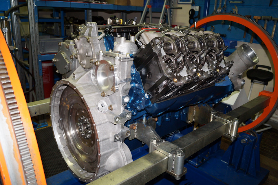 Liebherr D9508 на стенде