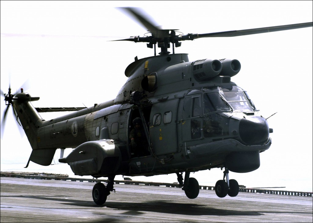 Eurocopter AS 332 Super Puma с 2-мя турбовальными двигателями Makila 1A1