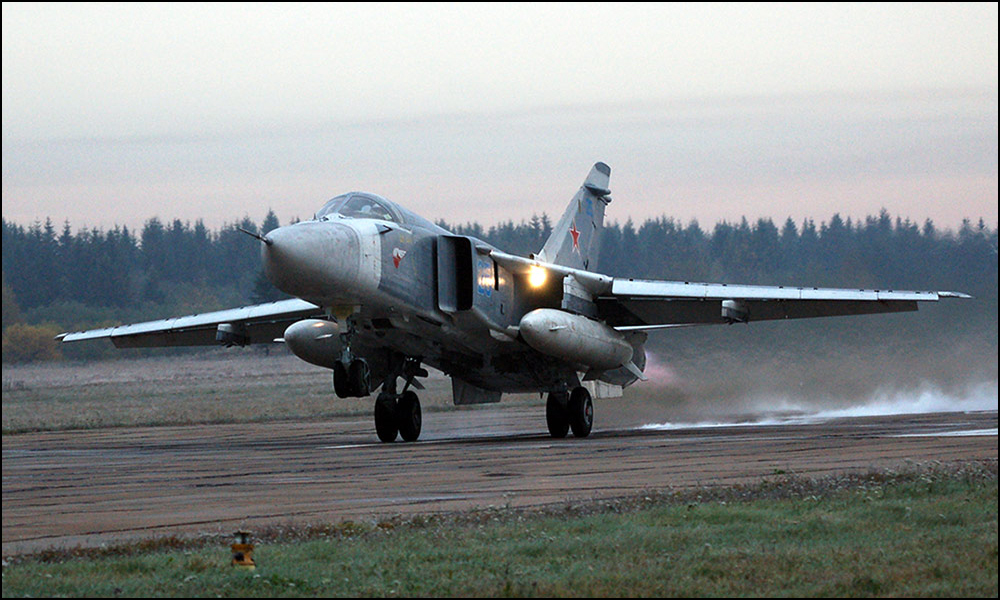 Фронтовой бомбардировщик СУ-24М с 2-мя двигателями АЛ-21Ф-3