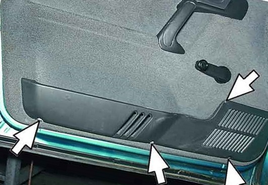 Снятие обшивки передних дверей ВАЗ 2110