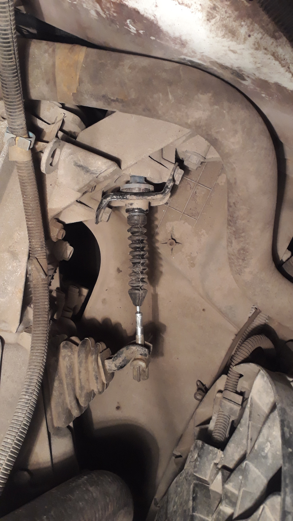 Замена троса сцепления Лада Гранта