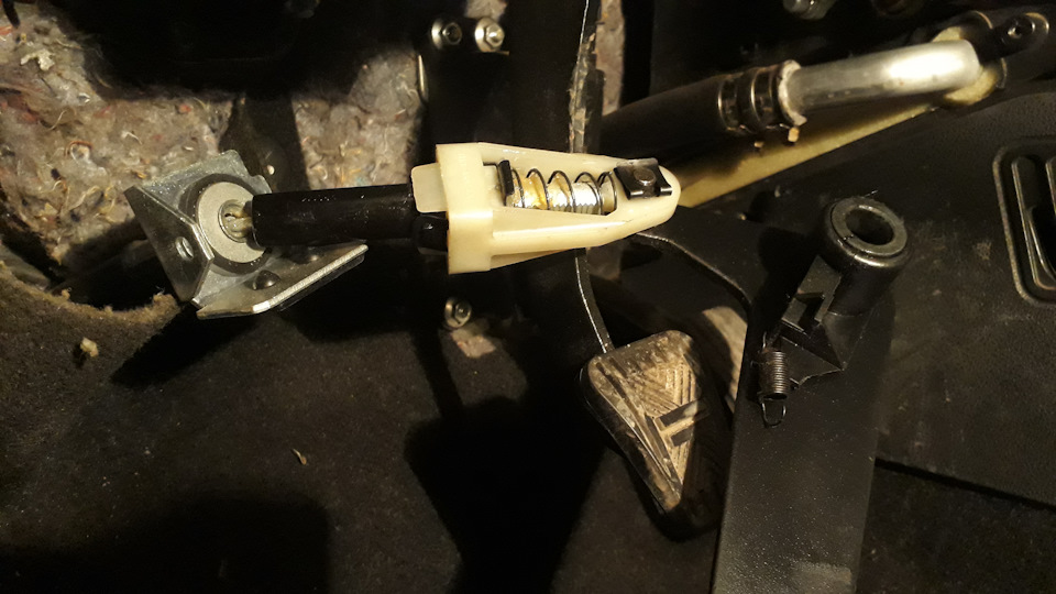 Замена троса сцепления Лада Гранта