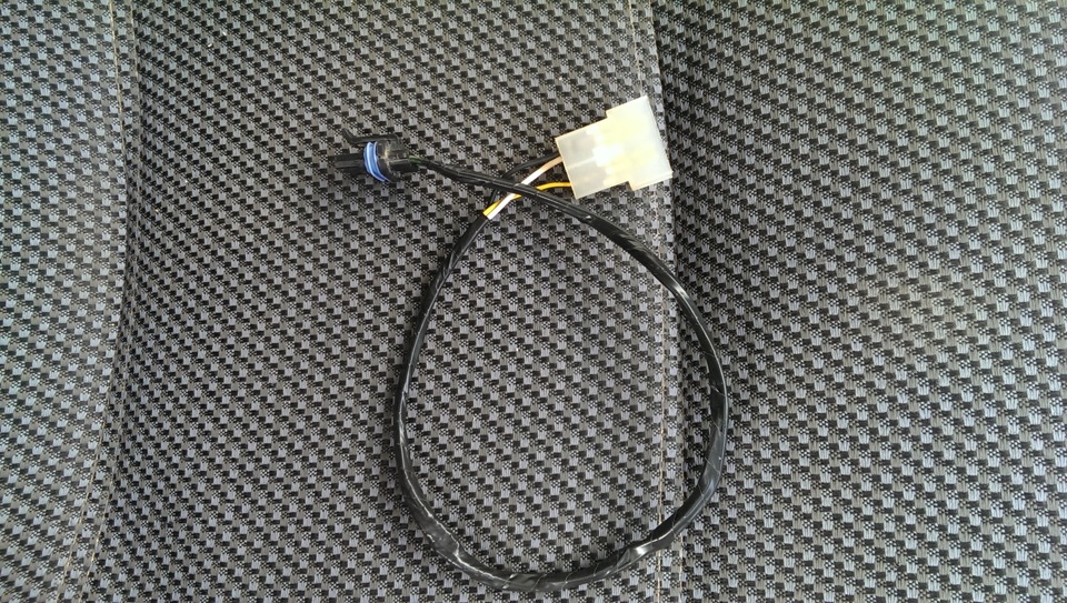 Из разъема РХХ и разъема заднего дворника сделал вот такой переходник к проводке дворника