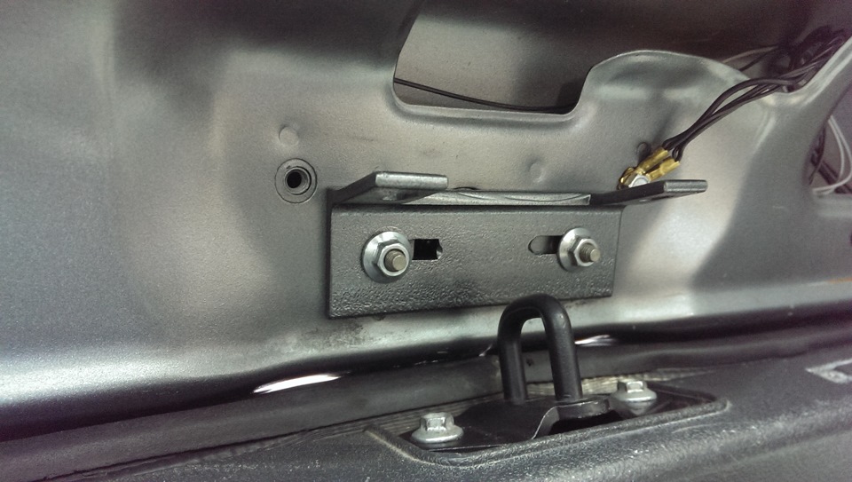 Поставил на место кронштейн