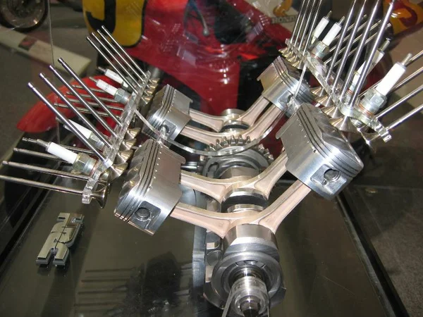 Двигатель Honda NR500 с овальными поршнями