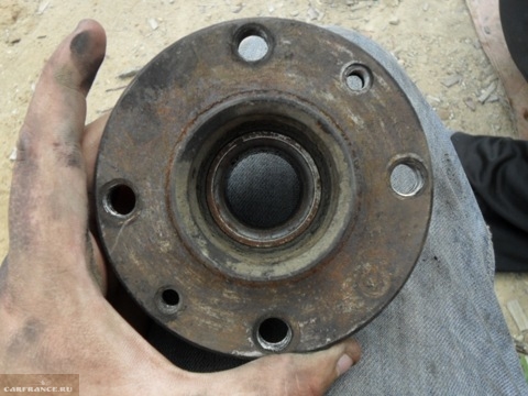 Выбиваем подшипник