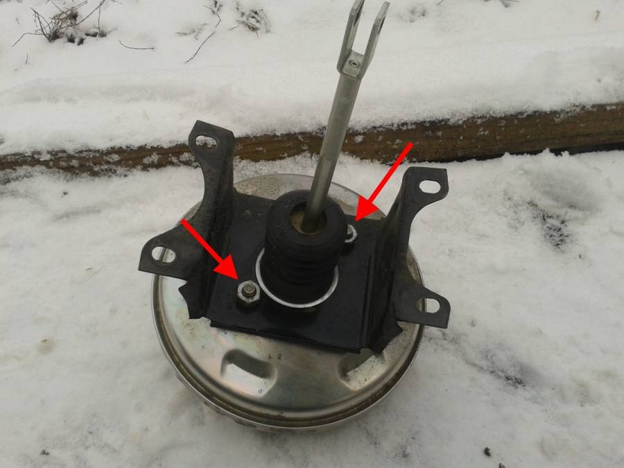 Кронштейн крепления вакуумника ВАЗ 2114