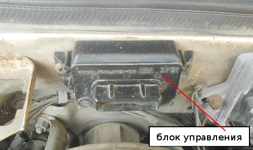 Блок ЭПХХ расположен в моторном отсеке ВАЗ 2108