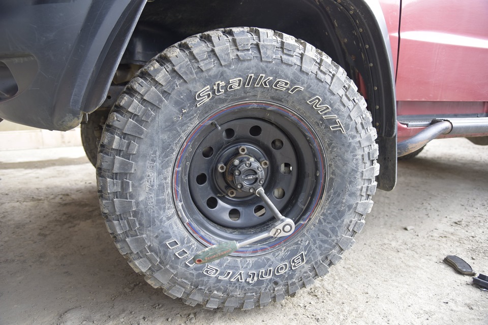 Замена передних тормозных колодок УАЗ Патриот