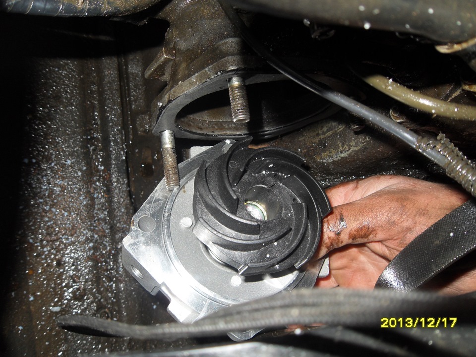 Замена помпы НИВЫ Шевроле (Travel)