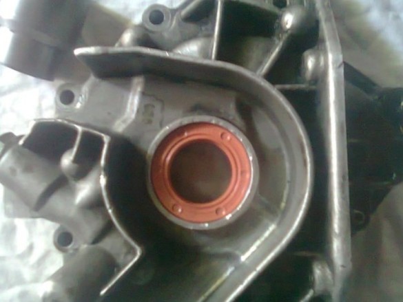 Сальник коленвала установлен на штатное место