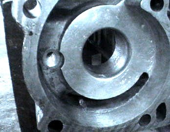 Пример подготовки полости в блоке двигателя для установки насоса с крыльчаткой увеличенного размера.