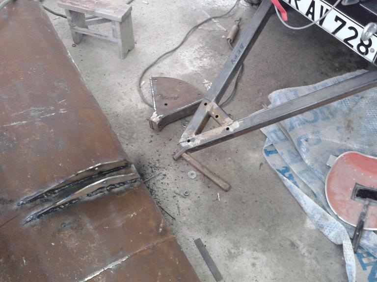 Поворотный снегоуборочный отвал на УАЗ