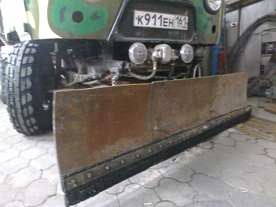 Отвал для снега на бортовой Уаз 452