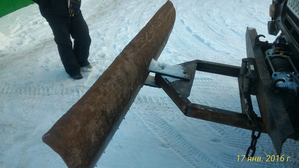 Поворотный отвал для уборки снега на Уаз 3151