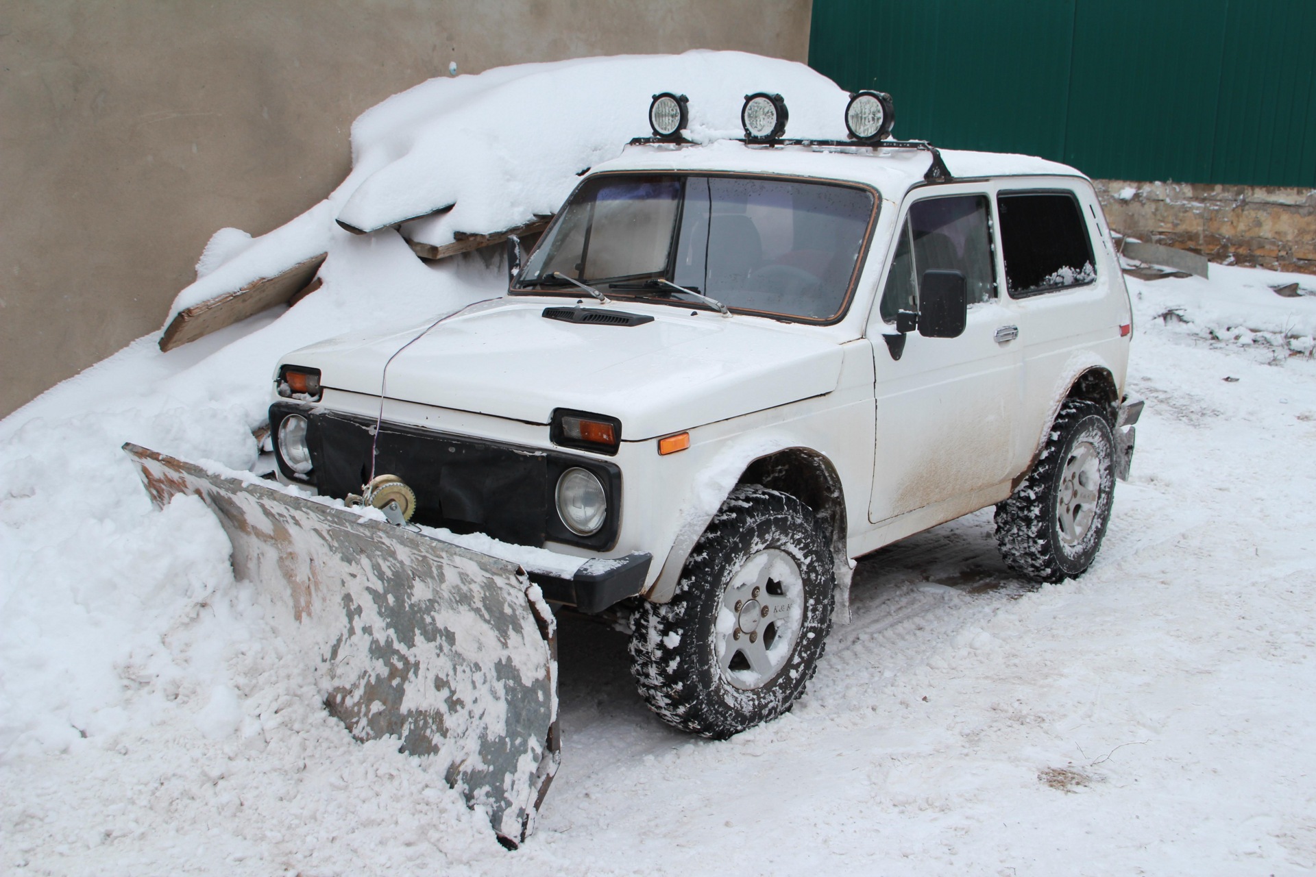 Лопата самодельная для чистки снега на НИВУ