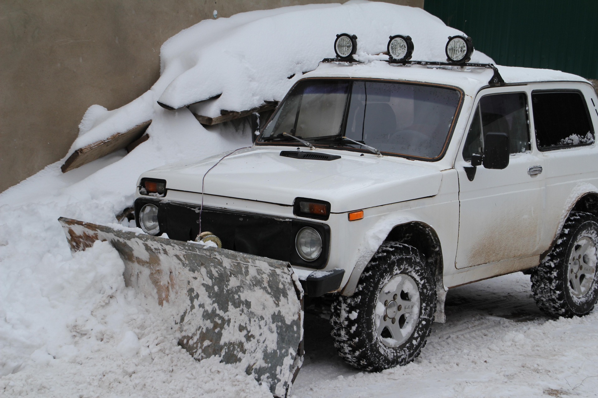 Лопата самодельная для чистки снега на НИВУ