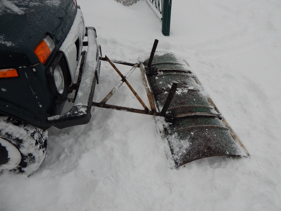 Снегоуборочный отвал на ЛАДА 4*4