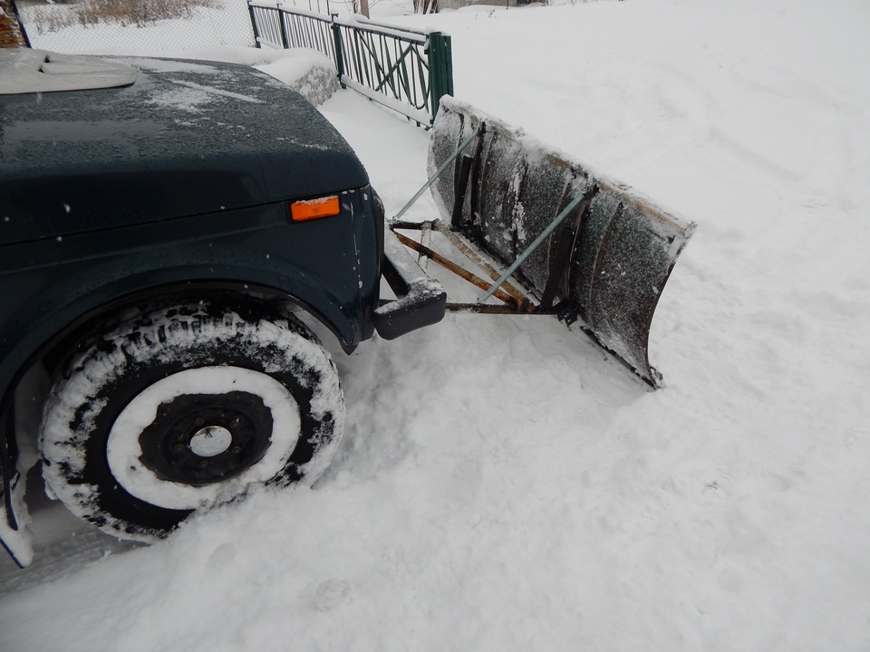 Снегоуборочный отвал на ЛАДА 4*4