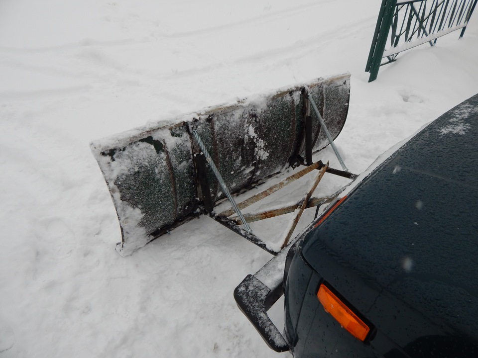 Снегоуборочный отвал на ЛАДА 4*4